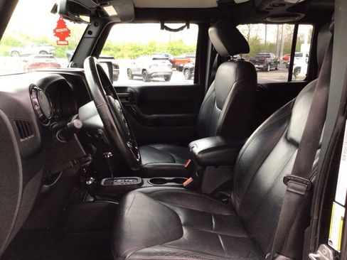 Used 2014 Jeep Wrangler Unlimited Sahara AWD/4WD image 12