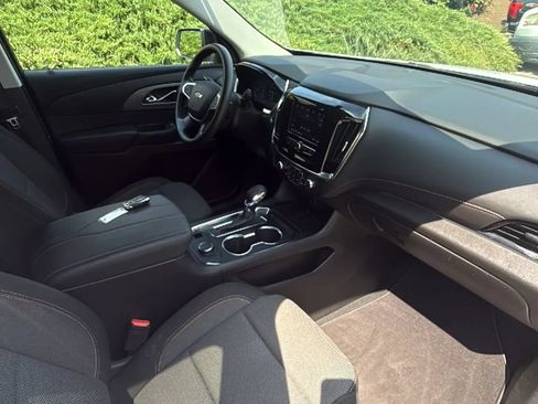 Used 2021 Chevrolet Traverse LS FWD image 25