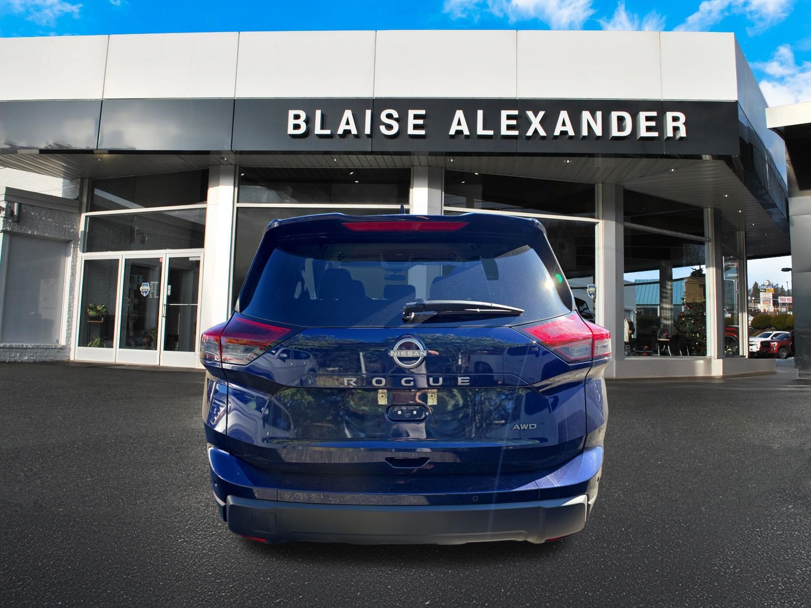 Used 2026 Nissan Rogue SV AWD/4WD image 4