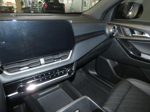 Used 2025 Chevrolet Equinox LT w/ Convenience Package II image 11