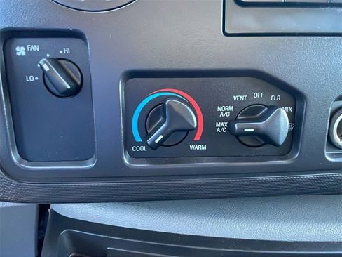 Used 2011 Ford E-450 and Econoline 450 Super Duty image 20