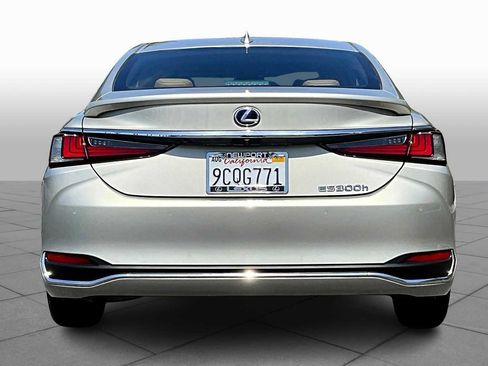 Used 2022 Lexus ES 300h w/ Premium Package FWD image 4