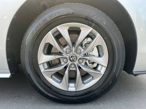 Used 2025 Toyota Sienna LE w/ LE Plus Package AWD/4WD image 31