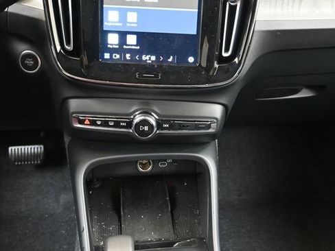 Certified 2025 Volvo XC40 B5 Core image 26