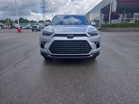 Used 2024 Toyota Grand Highlander Limited image 8