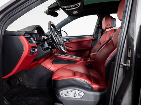 Used 2016 Porsche Macan Turbo image 15