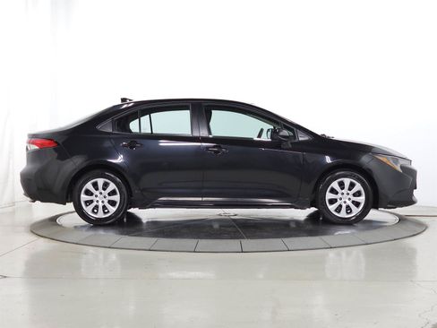 Used 2022 Toyota Corolla LE FWD image 9
