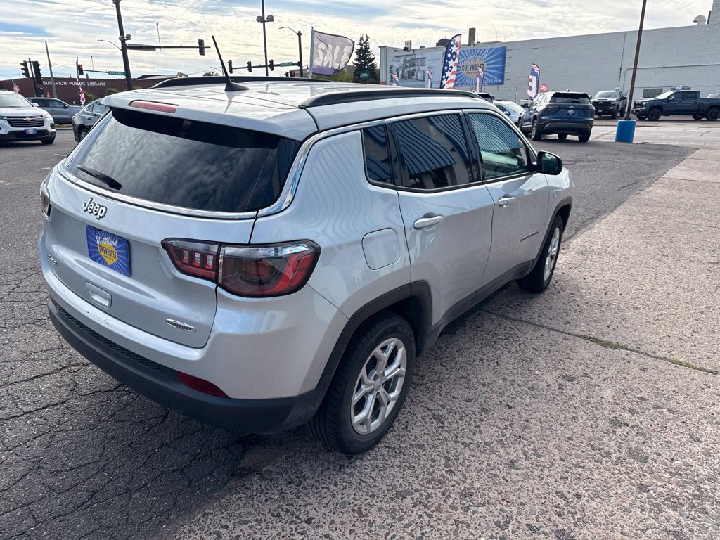 Used 2024 Jeep Compass Latitude AWD/4WD image 11
