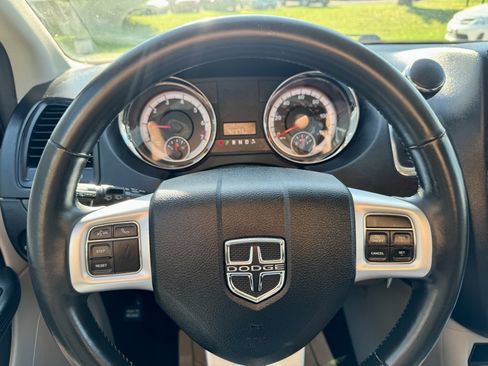 Used 2015 Dodge Grand Caravan SXT w/ UConnect Hands-Free Group image 22