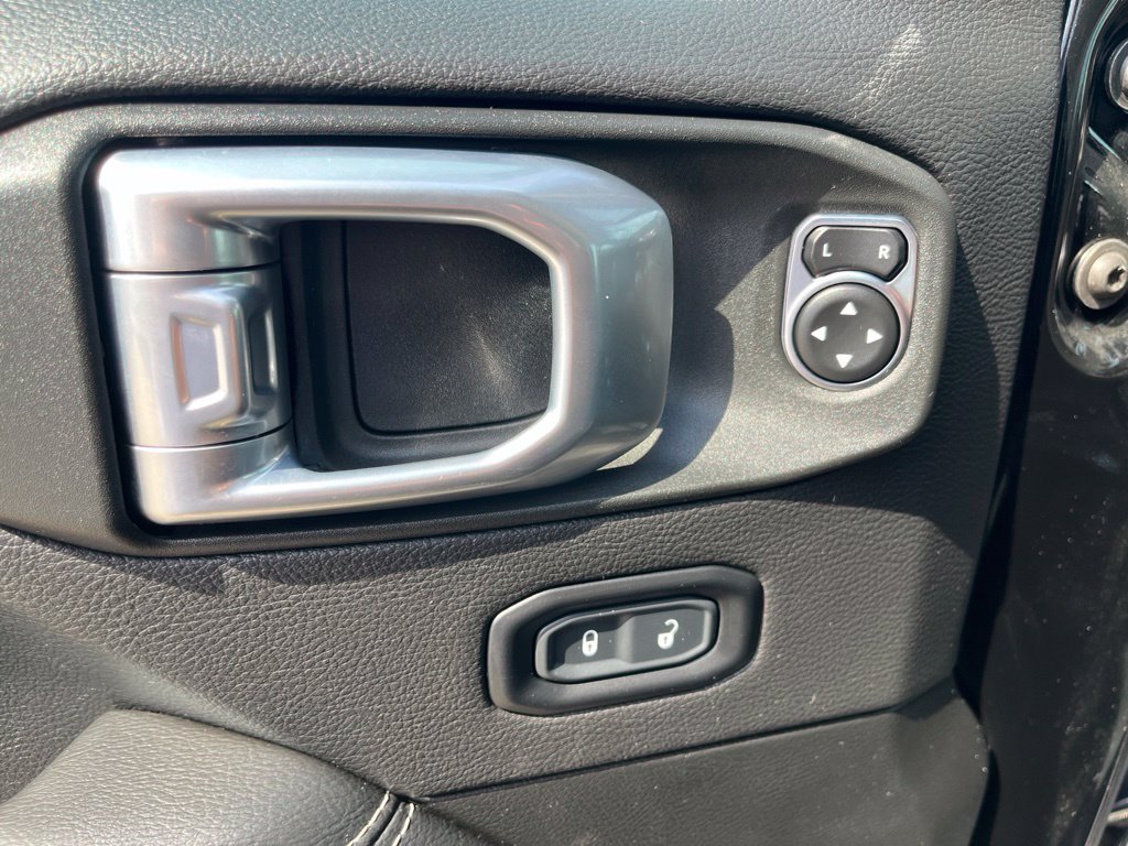 Used 2023 Jeep Wrangler Unlimited Sahara AWD/4WD image 8