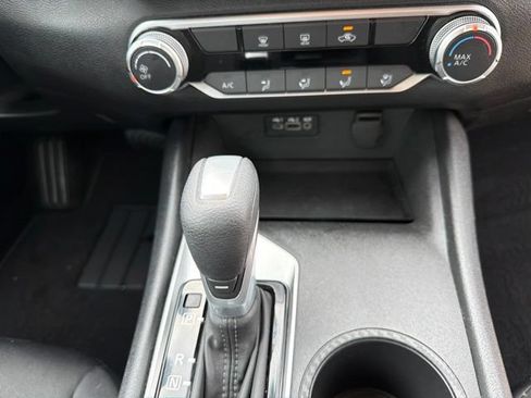 Used 2025 Nissan Altima 2.5 SV FWD image 17