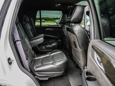 Used 2017 Cadillac Escalade Platinum AWD/4WD image 23