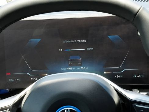 Used 2024 BMW i5 eDrive40i image 12