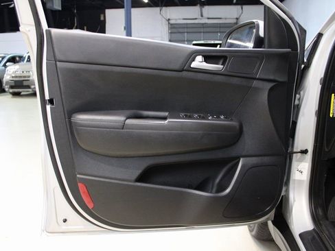 Used 2019 Kia Sportage LX image 25