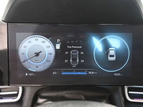 Used 2024 Hyundai Elantra SEL image 17