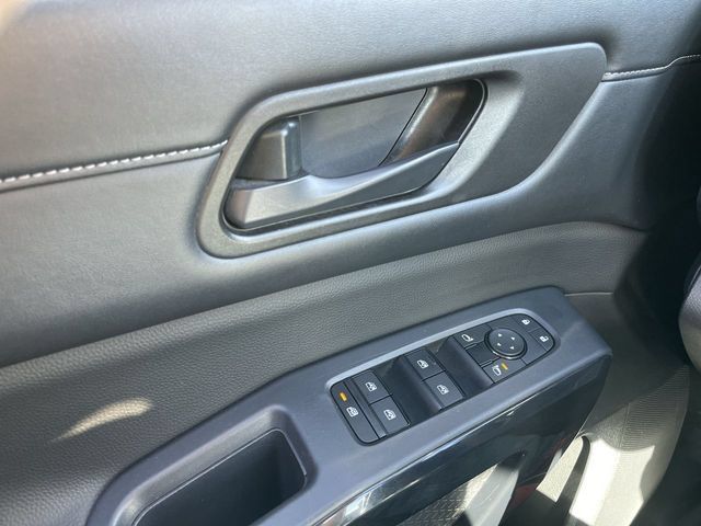 Used 2024 Nissan Pathfinder SV AWD/4WD image 13