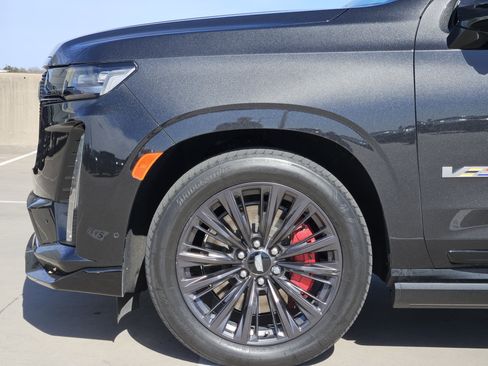 Used 2024 Cadillac Escalade ESV V w/ LPO, ONYX Package image 13