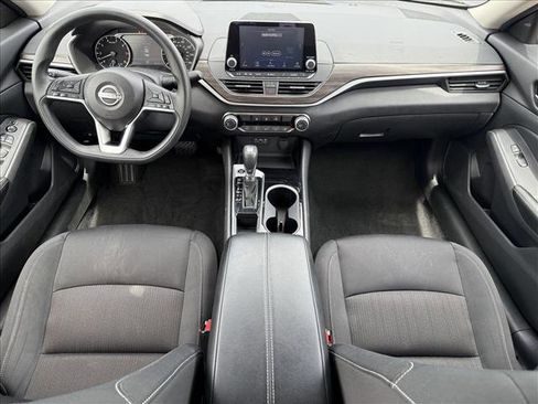 Used 2024 Nissan Altima 2.5 SV FWD image 14