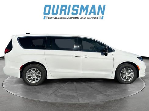 New 2026 Chrysler Pacifica Select FWD image 7