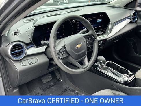 Certified 2024 Chevrolet Trax LT FWD image 2