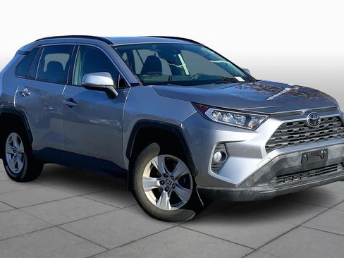 Used 2020 Toyota RAV4 XLE image 2