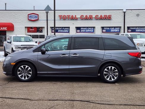 Used 2023 Honda Odyssey EX-L image 2