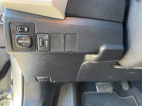 Used 2014 Toyota Corolla LE image 28