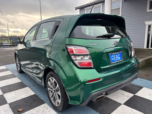 Used 2018 Chevrolet Sonic LT w/ Convenience Package image 3