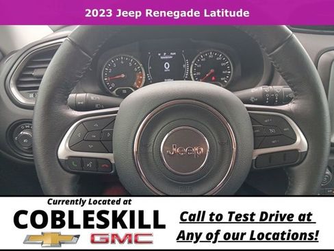 Used 2023 Jeep Renegade Latitude w/ Premium Group image 17