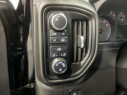 Used 2020 Chevrolet Silverado 1500 Custom w/ Custom Value Package AWD/4WD image 32