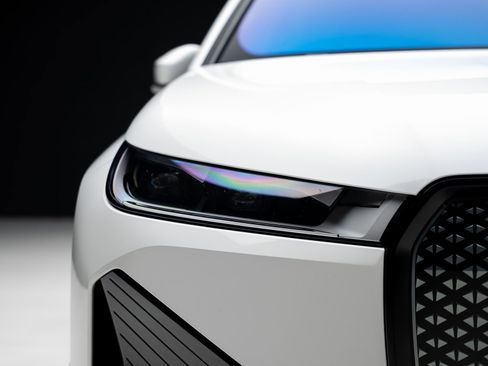 Used 2024 BMW iX xDrive50 w/ Premium Package image 9