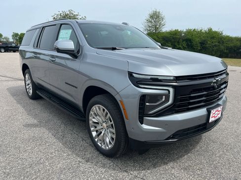 New 2026 Chevrolet Suburban RST image 8