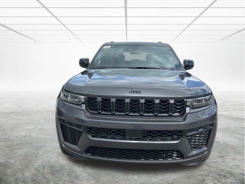 New 2026 Jeep Grand Cherokee Altitude image 8