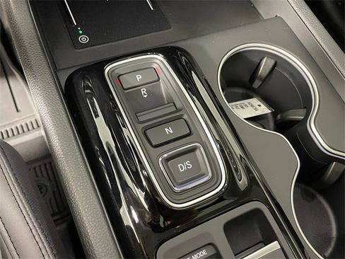 Certified 2025 Honda Pilot Touring image 11