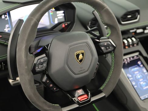 Used 2022 Lamborghini Huracan EVO RWD image 16