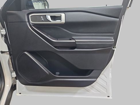 Used 2020 Ford Explorer XLT w/ Equipment Group 202A image 12