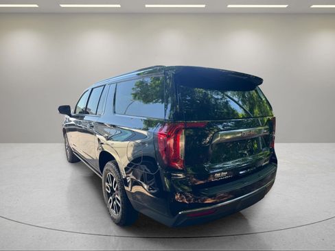 Used 2024 GMC Yukon XL AT4 w/ AT4 Premium Package AWD/4WD image 9