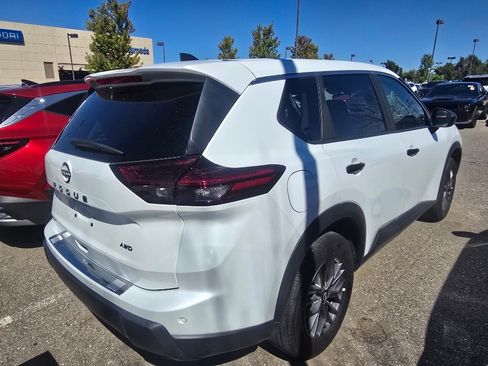 Used 2024 Nissan Rogue S AWD/4WD image 6