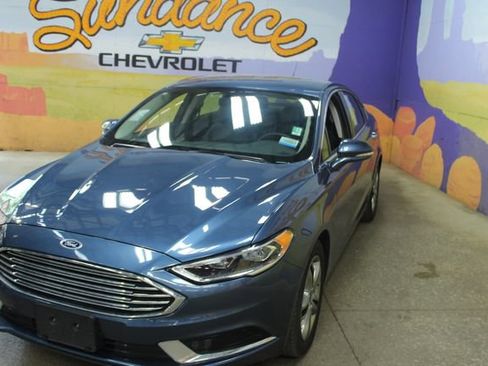 Used 2018 Ford Fusion SE w/ Fusion SE Technology Package FWD image 4