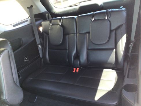 Used 2020 Ford Explorer XLT w/ Equipment Group 202A AWD/4WD image 9