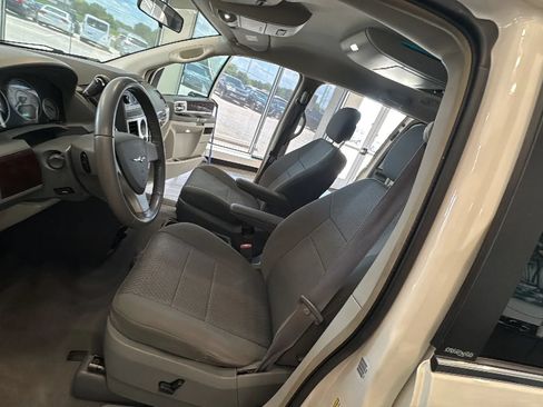 Used 2010 Chrysler Town & Country Touring FWD image 23