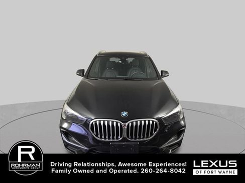 Used 2022 BMW X1 xDrive28i w/ Convenience Package AWD/4WD image 3