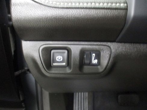 Used 2023 GMC Acadia SLE w/ Driver Convenience Package FWD image 24