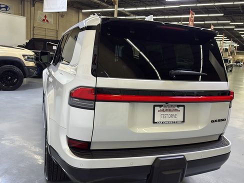 Used 2024 Lexus GX 550 w/ Accessory Package (2T) image 7