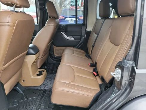 Used 2017 Jeep Wrangler Unlimited Rubicon w/ Connectivity Group AWD/4WD image 24