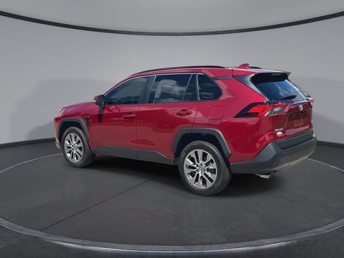 Used 2022 Toyota RAV4 XLE Premium FWD image 6