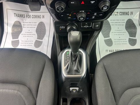 Used 2020 Jeep Renegade Latitude w/ Cold Weather Group image 21
