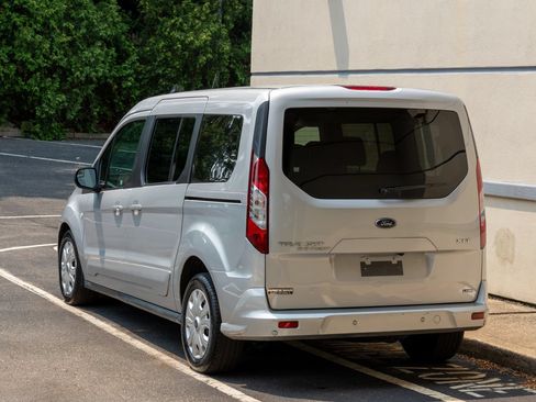 Used 2022 Ford Transit Connect XLT FWD image 9