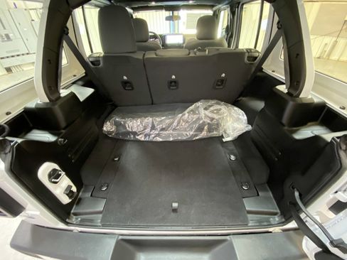 Used 2025 Jeep Wrangler Sport image 29