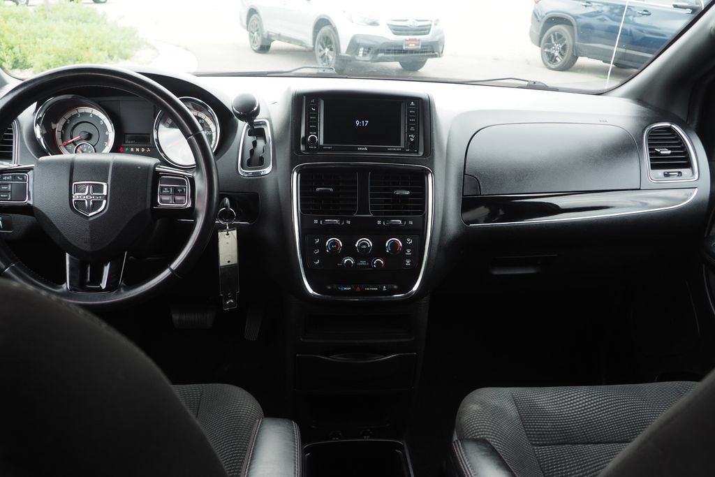 Used 2020 Dodge Grand Caravan SE FWD image 16